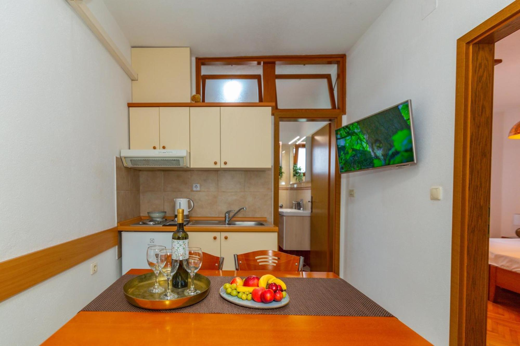 City Center Ana Apartments Макарска Екстериор снимка