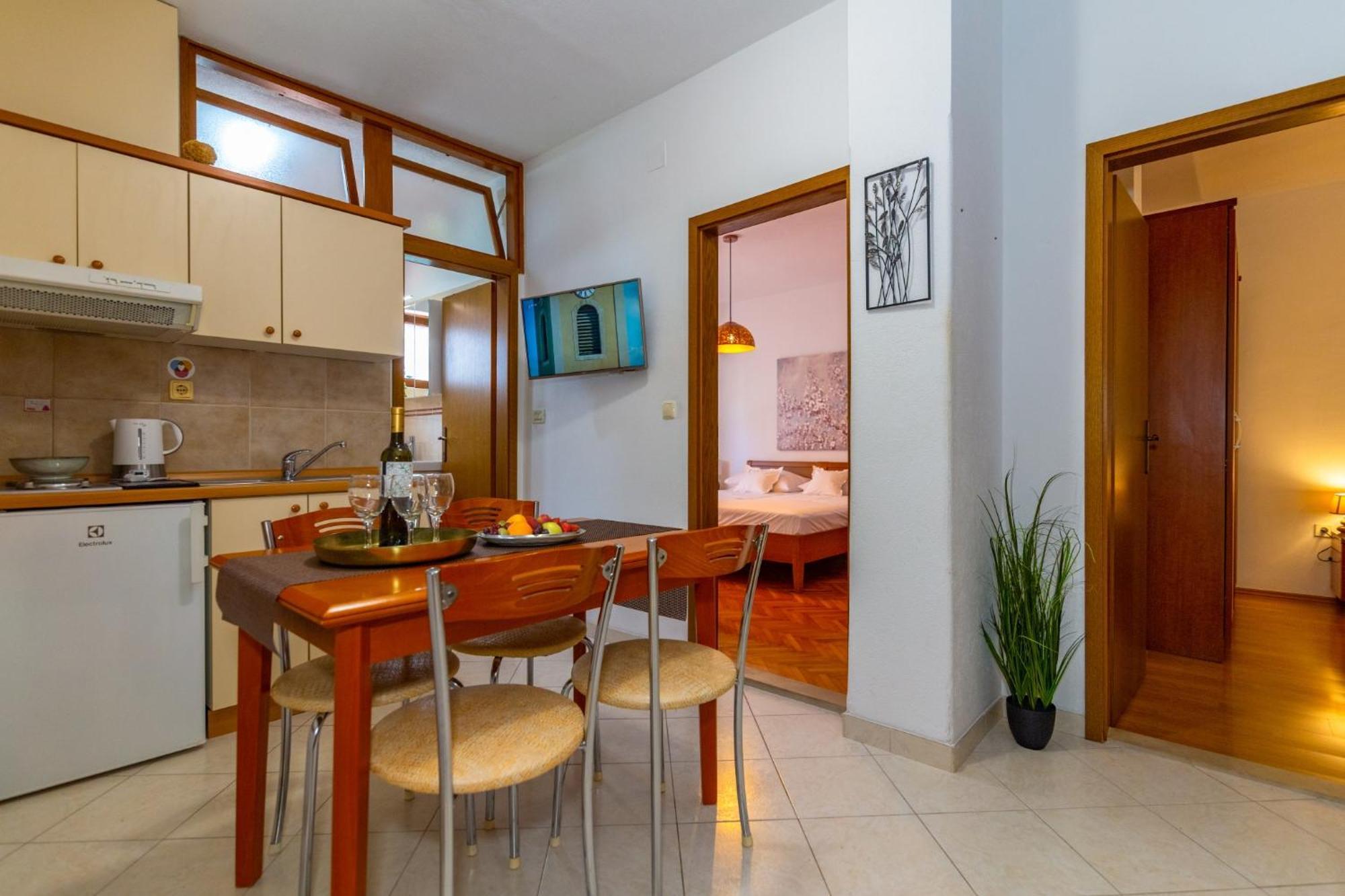City Center Ana Apartments Макарска Екстериор снимка